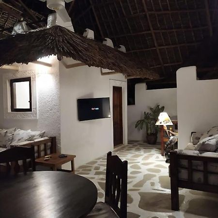 Twiga House Resort Piscina ☆☆☆☆☆ Pearl Beach Watamu Exteriér fotografie