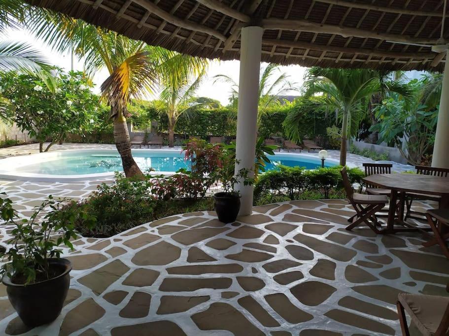 Twiga House Resort Piscina ☆☆☆☆☆ Pearl Beach Watamu Exteriér fotografie