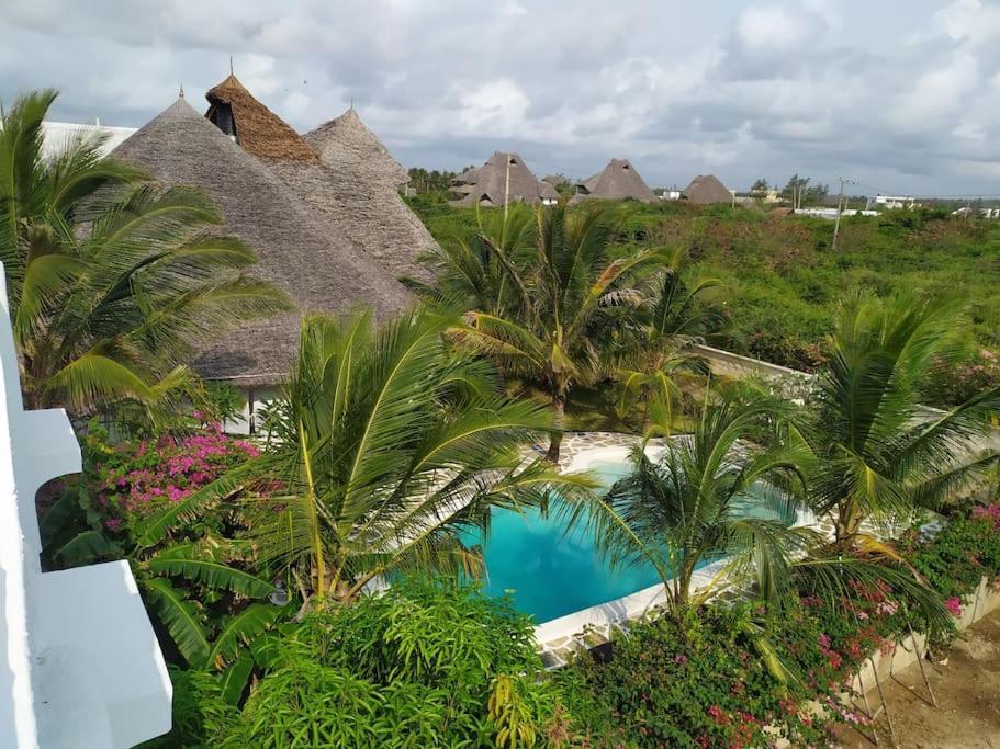 Twiga House Resort Piscina ☆☆☆☆☆ Pearl Beach Watamu Exteriér fotografie
