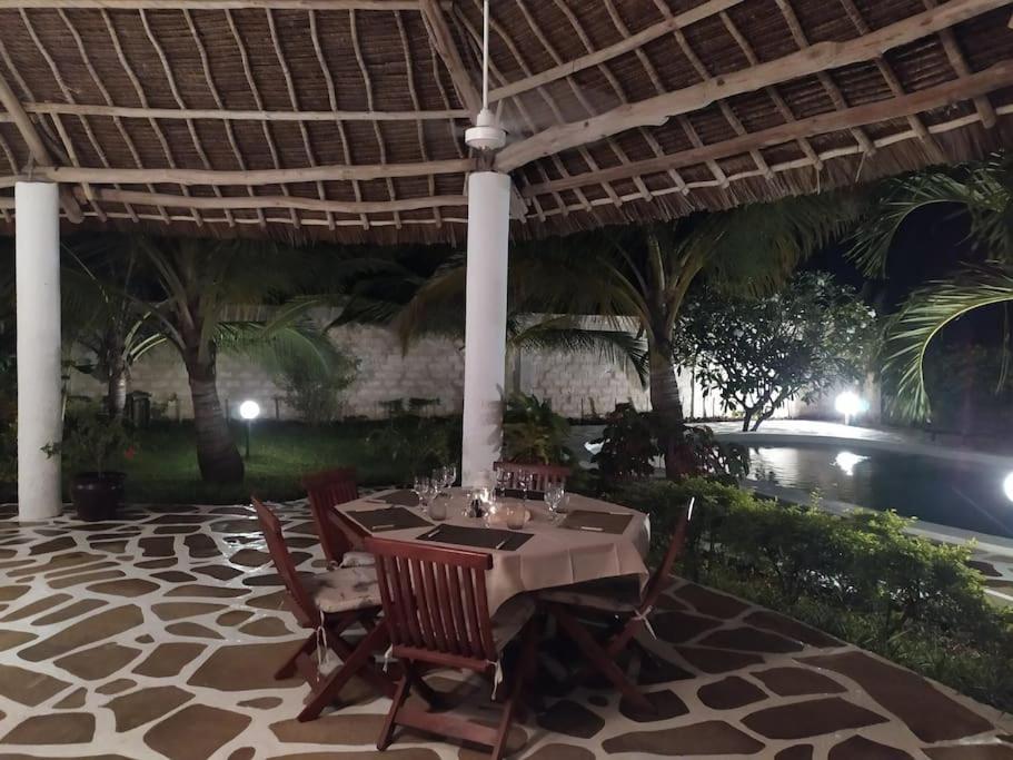 Twiga House Resort Piscina ☆☆☆☆☆ Pearl Beach Watamu Exteriér fotografie