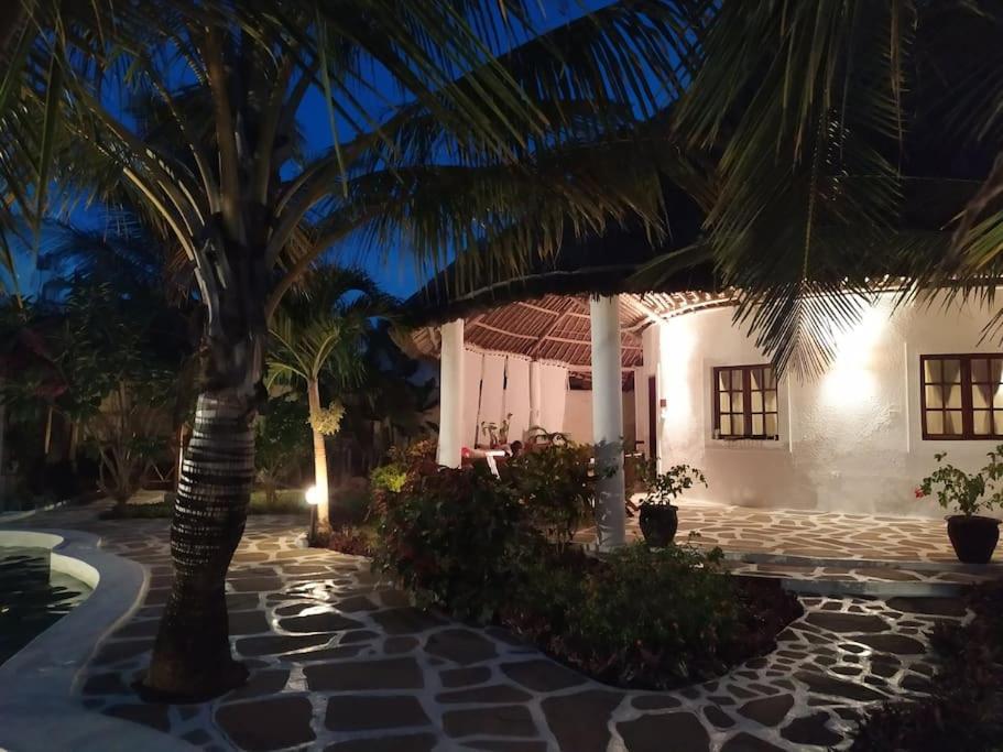 Twiga House Resort Piscina ☆☆☆☆☆ Pearl Beach Watamu Exteriér fotografie